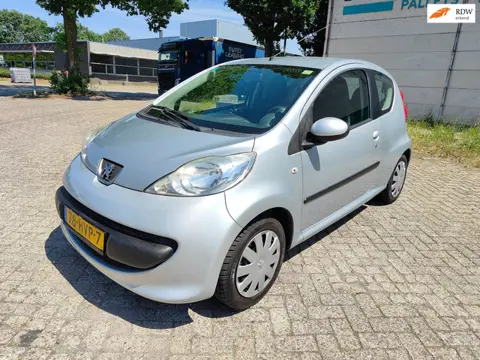 Peugeot 107 1.0-12V XR ( Lage kilometerstand met boekjes)