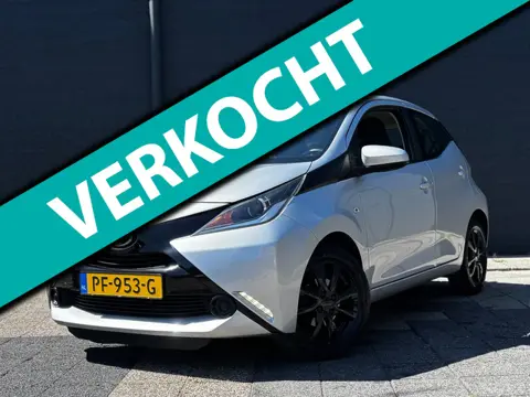 Toyota Aygo 1.0 VVT-i x-play | Bluetooth | Camera | Dealer Onderhouden