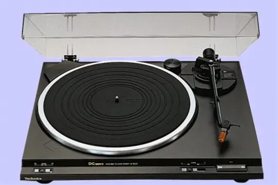 Bij DP Audio: Technics Hitachi Braun Platenspeler Repareren