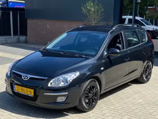 Hyundai I30 CW 1.6i Dynamic NIEUWSTAAT XENON AIRCO ELEKT PAKKET