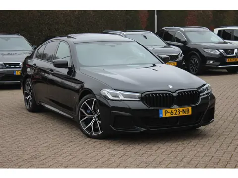 BMW 5 Serie 530e xDrive High Exe. M Sport / Trekhaak / Schuifdak / Camera / Head-up / 19'' / CarPlay