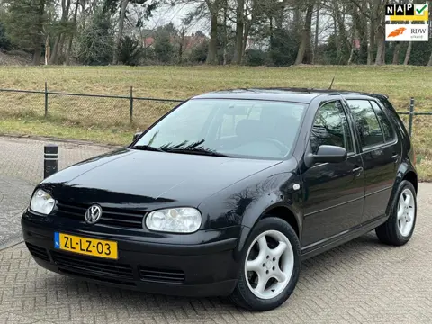 Volkswagen Golf 2.0 Highline AIRCO/CLIMATRONIC/LAGE KM/5DRS!