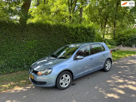 Volkswagen Golf 1.6 Comfortline 77 KW- Clima- Navi