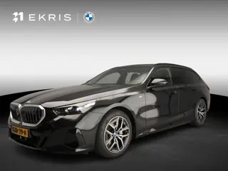 BMW i5 Touring eDrive40 | M-Sportpakket | LED | Navigatie | Active cruise | Panoramadak | Trekhaak |