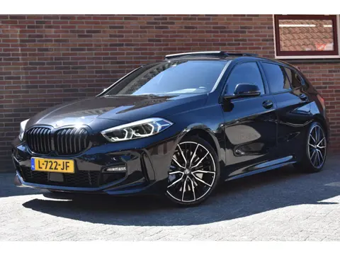 BMW 1-serie 118i Executive Edition '21 Pano LED M Pakket Clima Navi Cruise Inruil mogelijk