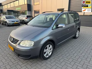 Volkswagen Touran 1.6-16V FSI Business