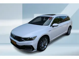 Volkswagen Passat Variant 1.4 TSI PHEV GTE Business | Panorama dak | Achteruitrijcamera | BLIS