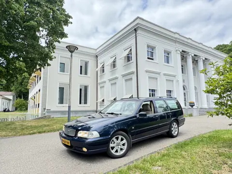 Volvo V70 CLASSIC 2.4 AUT LEDER (bj 2000)