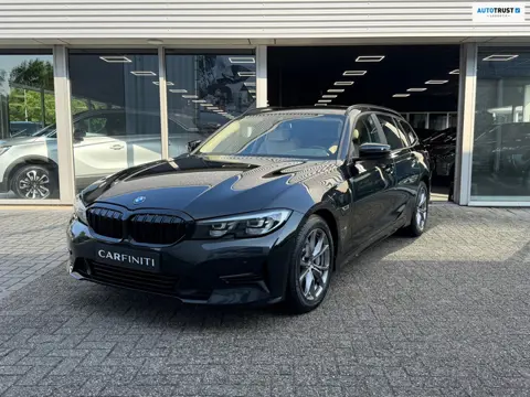 BMW 3-serie Touring 330e 293 Pk | Voll Leder | Navigatie | Camera | Cruise | Clima | Trekhaak.