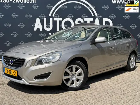 Volvo V60 1.6 T4 Kinetic Automaat / NL-Auto / 2e Eigenaar / NAP / APK / Airco / Opendak