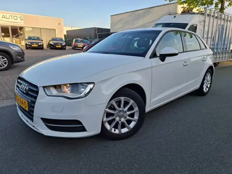 Audi A3 Sportback 1.6 TDI Ambition CLIMA/CRUISE/NAVI/PDC!