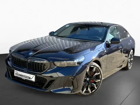 BMW 5 Serie 550e xDrive M-SPORT Pro ** PANO, MERINO LEDER, STOELVENT, B&W Sound, 21-inch LMV ** Ex. 