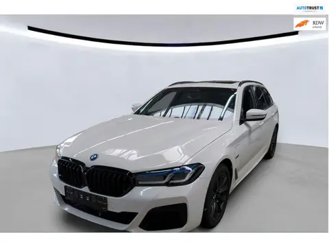 BMW 5-serie Touring 530e xDrive M-pakket Panodak Laserlight El. Trekhaak – All-in