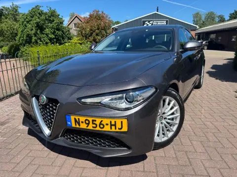 ALFA ROMEO GIULIA 2.0T Super 200 PK Automaat *Leder*Keyless*Zeer nette auto 