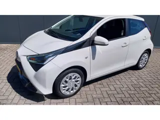 Toyota Aygo 1.0 VVT-i x-play//CAMERA// APP CARPLAY/ANDRIOD AUTO
