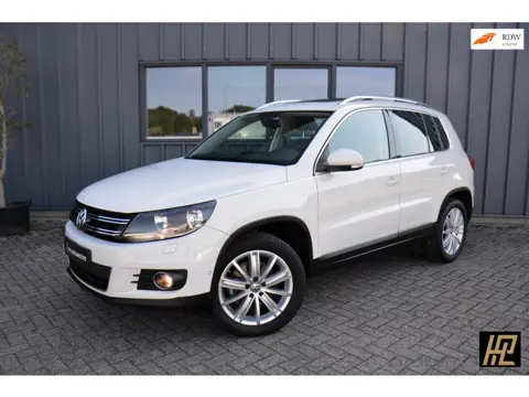 Volkswagen Tiguan 1.4 TSI 160pk Sport & Style * Panorama * Alcantara * Parkassistent * 18" New York 