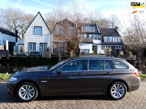 BMW 5-serie Touring 523i High Exe Aut. 6-Cilinder Leder Navi Xenon