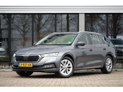 Škoda Octavia Combi 1.0 e-TSI Business Edition | Trekhaak | Camera | Adapt. Cruise | Matrix LED | Na