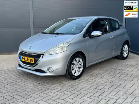 Peugeot 208 1.2 VTi Envy / navi / Nw -Riem / Nap