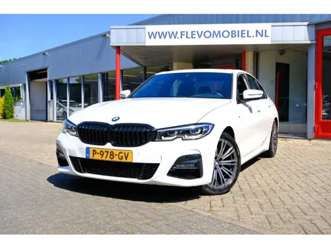 BMW 3-serie 318i M Sport Aut. Navi|Leder-Alcantara|1e Eig|Pano|LMV|Sportstoelen