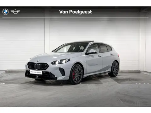 BMW 1 Serie 120 | M-Sport Pro | Premium Pack | Driving Assistant | Harman/Kardon | Panoramadak | Com