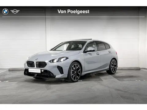 BMW 1 Serie 120 | M-Sport | Premium Pack | Driving Assistant | Harman/Kardon | Panoramadak | Comfort