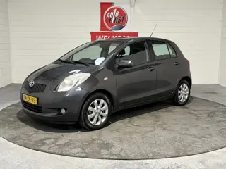 Toyota Yaris 1.3 VVTi Executive, Airco, Lederen bekleding, Lichtmetaal, Volledig onderhouden, Prijs 