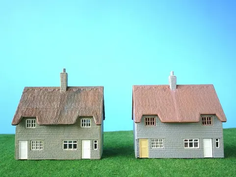 2 Huisjes met rieten dak [NX27]