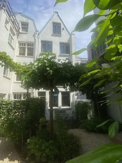 Woning aan de Tweede Bloemdwarsstraat te Amsterdam