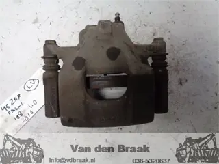 Peugeot 108 1.0 12V 2014-2022 Remklauw links voorzijde