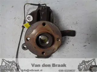 Peugeot 108 2014-2022 Fusee links voor
