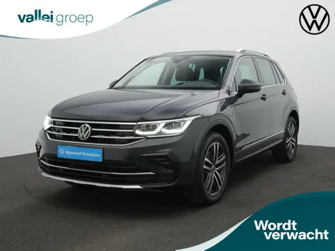 Volkswagen Tiguan 1.4 TSI 245 pk eHybrid Elegance | Leder | Geheugenstoelen | IQ Light | Achteruitri
