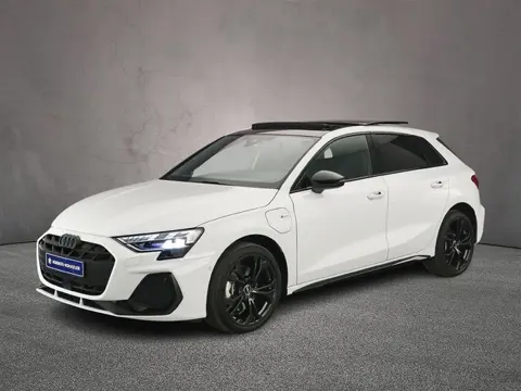 Audi A3 Sportback 40 TFSI e S edition | Panorama Dak | Adaptieve Cruise | Camera | Head-up | Matrix 