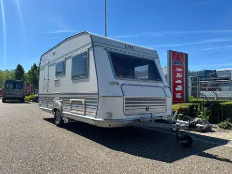 Lmc 450 | Fietsenrek | Half Automatische Mover | Dinette | Voortent | Kachel