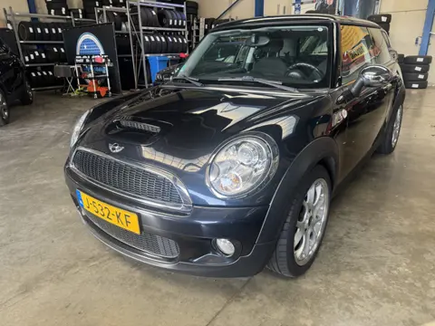 MINI 3-deurs 1.6 Cooper S | Automaat | Nieuwe ketting | netjes onderhouden | Astro Black | % Bovag O