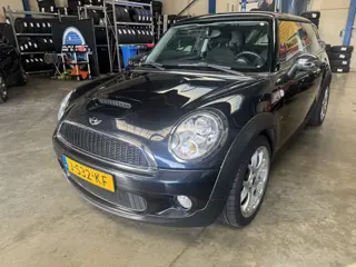 MINI 3-deurs 1.6 Cooper S | Automaat | Nieuwe ketting | netjes onderhouden | Astro Black | % Bovag O