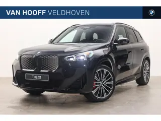 BMW iX1 eDrive20 M Sport / Trekhaak / Panoramadak / Sportstoelen / Comfort Access / Head-Up / Harman