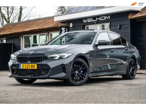 BMW 3-serie 330e xDrive M-Sport I Panoramadak I Sophisto Grey I Harman Kardon I Adaptive Cruise I St