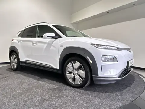 Hyundai KONA EV Fashion 64 kWh | Half leder | head ups display | achteruitrijcamera Soh Waarde (batt
