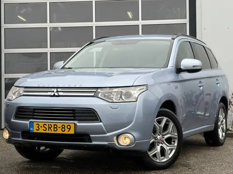 Mitsubishi Outlander 2.0 PHEV instyle+ 203pk | Achteruitrijcamera | Bluetooth | Cruise control | Ele