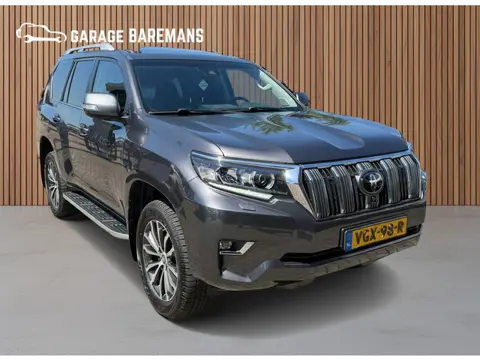 Toyota Land Cruiser 150 2.8 D-4D-F Executive Window Van