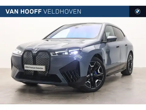 BMW iX xDrive40 High Executive / Sportpakket / Trekhaak / Panoramadak Sky Lounge / Comfort Access / 