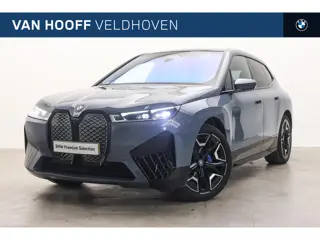 BMW iX xDrive40 High Executive / Sportpakket / Trekhaak / Panoramadak Sky Lounge / Comfort Access / 