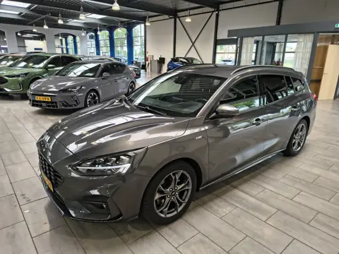 Ford FOCUS Wagon EcoBoost Hybrid 125 pk ST Line | Winter Pack | Camera | full LED | 4 seiz. banden |