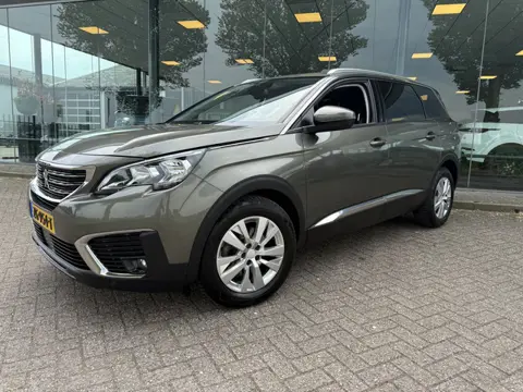 Peugeot 5008 1.2 PureTech Blue Lease Executive ** Trekhaak ** 7-persoons ** Navigatie ** NAP!!
