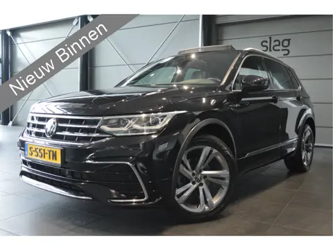 Volkswagen Tiguan 1.5 TSI 2X R-LINE navi pano leer camera trekhaak 150 pk !!