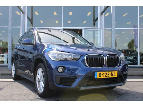 BMW X1 141PK Automaat sDrive18i High Executive | Trekhaak | PDC V+A | Verw. Voorstoelen | Climate co