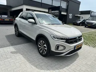 Volkswagen T-Roc 1.5 TSI Life Bns (bj 2024, automaat)