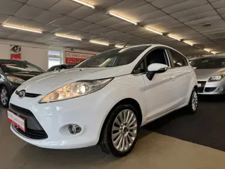 Ford Fiesta 1.25 Titanium. apk juni'27, net een beurt gehad en zeer goed onderhouden!