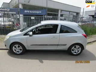 Opel Corsa 1.4-16V White Edition,airco,cruise controle